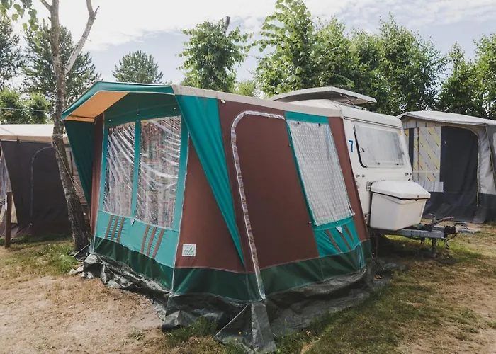 אתר קמפינג Keja Camping Chlapowo *